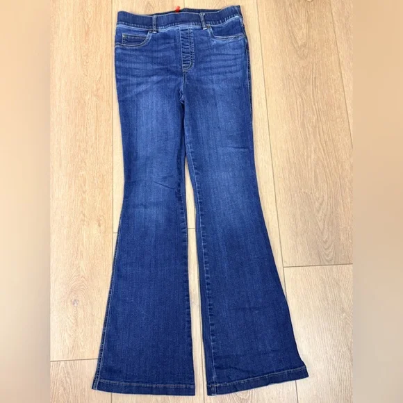 SPANX Pull-On Flare Jeans Dark Wash Size Large - Picture 2 of 6